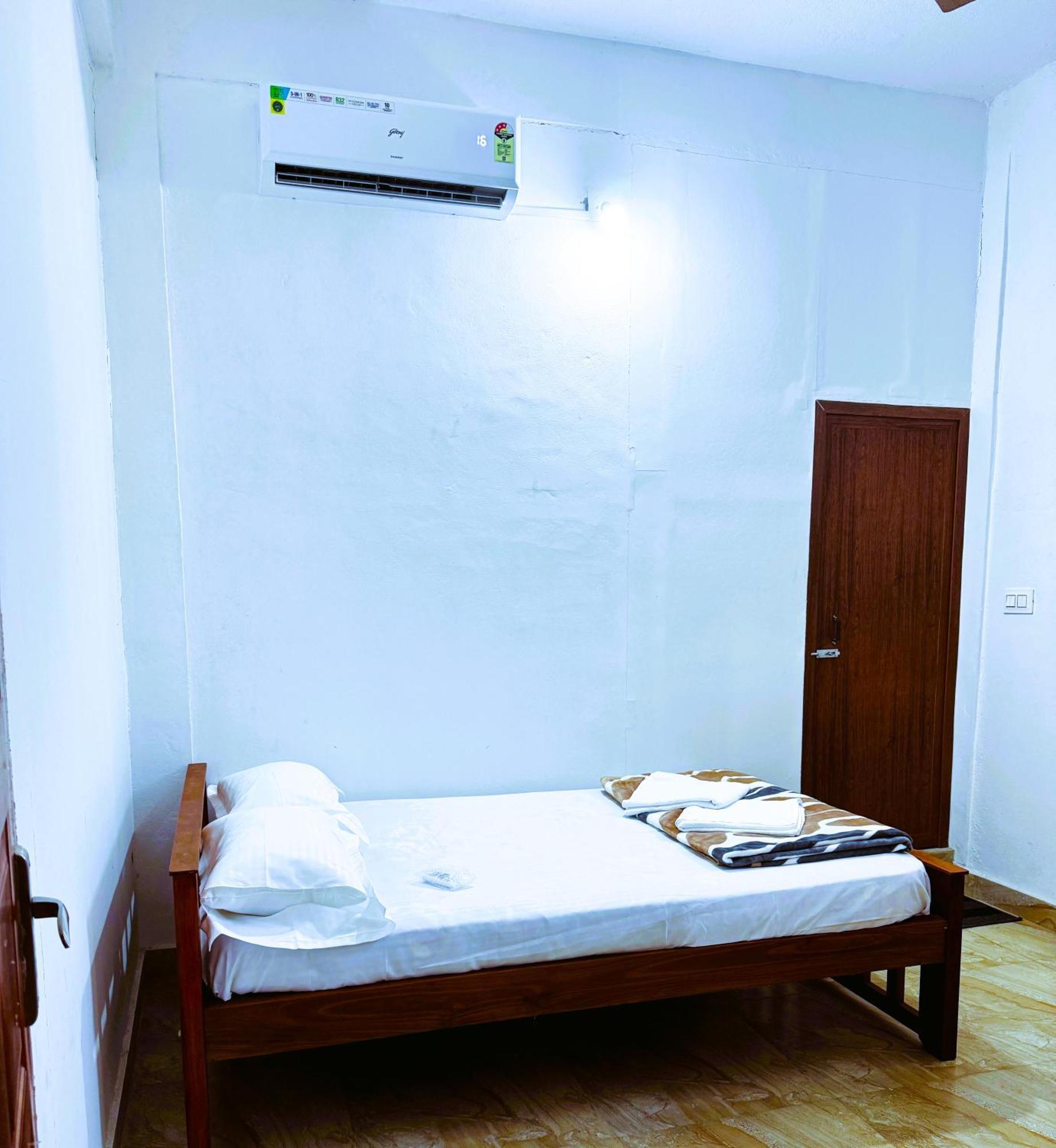 Vcs Apartments Parassinikadavu Parassinikkadavu Екстер'єр фото
