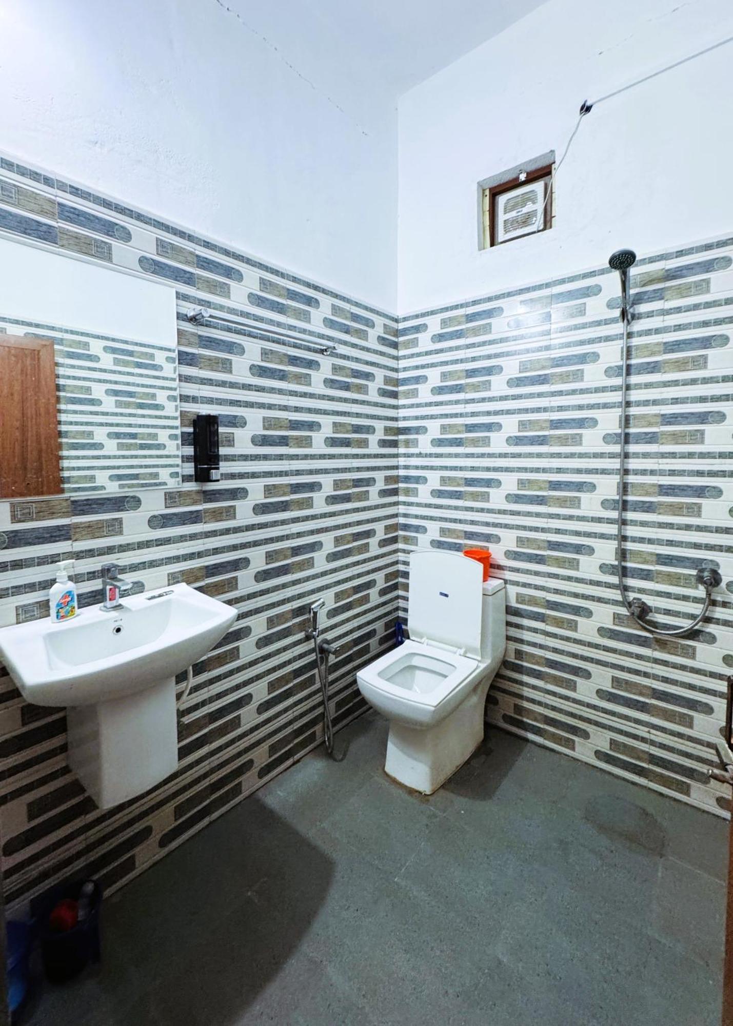 Vcs Apartments Parassinikadavu Parassinikkadavu Екстер'єр фото